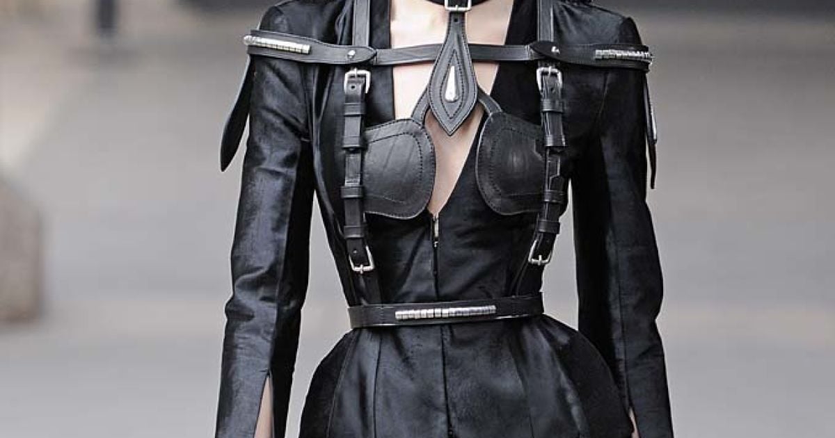 Alexander McQueen прет-а-порте осень-зима 2011-2012 / © EastNews