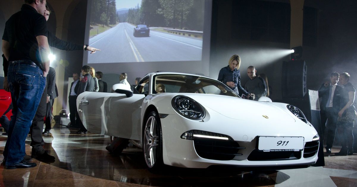 В Украину привезли новый Porsche 911_10