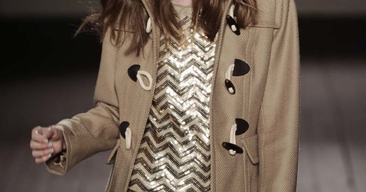 MOSCHINO CHEAP And CHIC прет-а-порте осень-зима 2011-2012 / © EastNews
