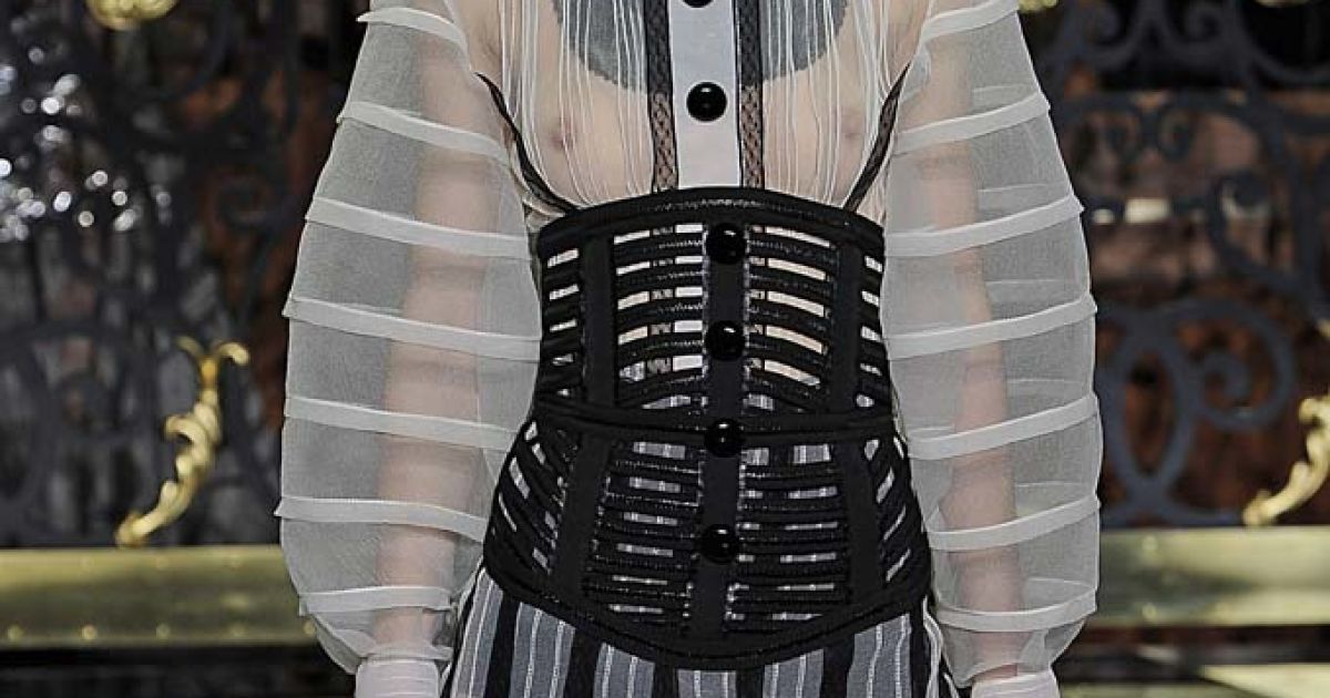 Louis Vuitton прет-а-порте осень-зима 2011-2012 / © EastNews