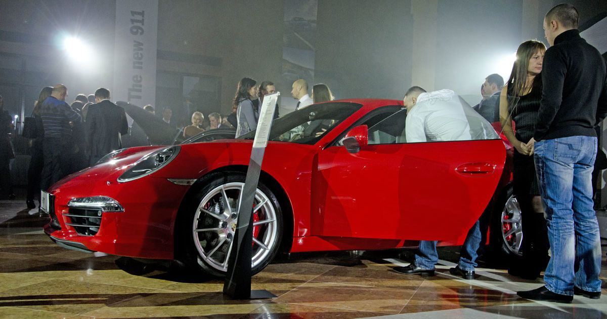 В Украину привезли новый Porsche 911_7