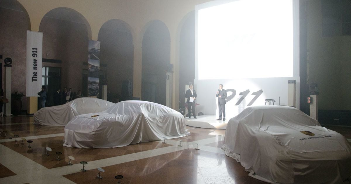 В Украину привезли новый Porsche 911_2