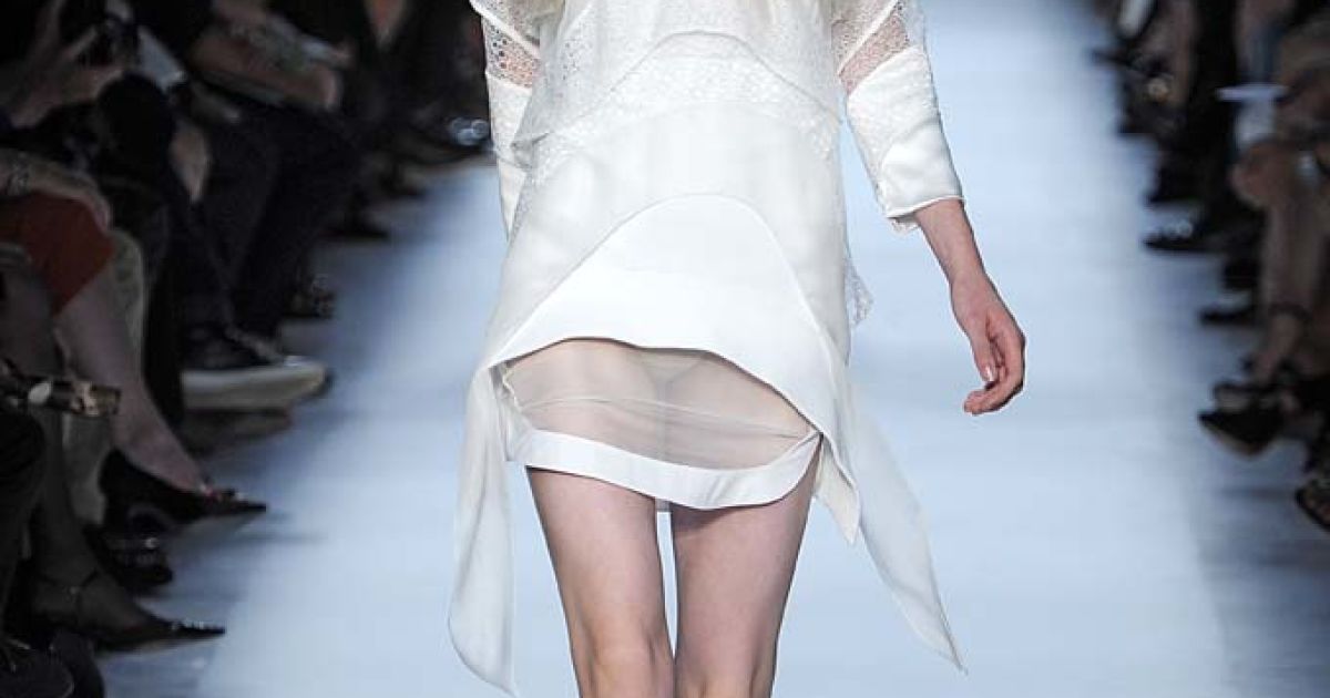 Givenchy прет-а-порте весна-лето 2012 / © EastNews