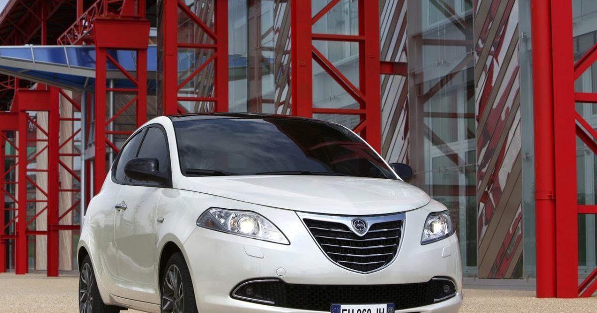 2012 Lancia Ypsilon_2