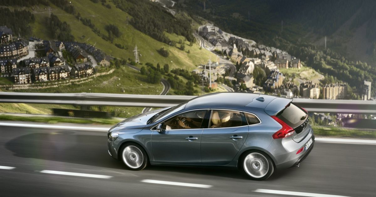 2013 Volvo V40_11