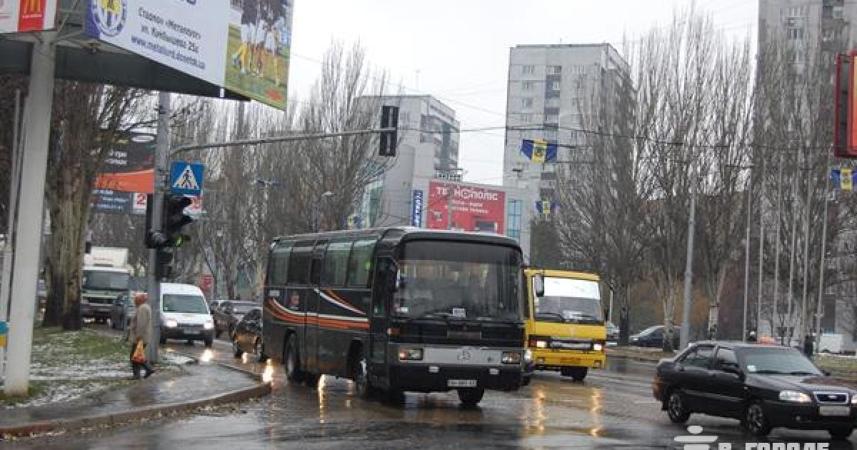 Снег в Донецке парализовал движение транспорта_2