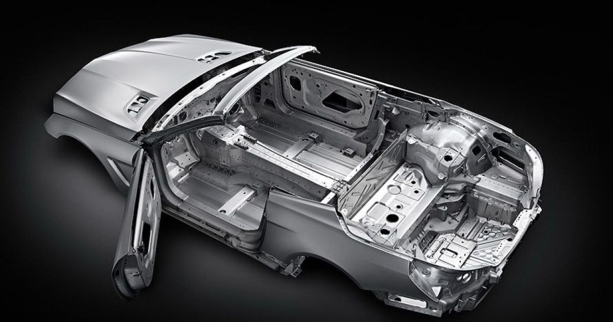 Журналисты увидели Mercedes SL нового поколения_11