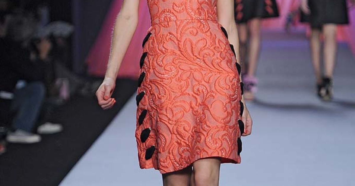 Viktor and Rolf прет-а-порте весна-лето 2012 / © EastNews