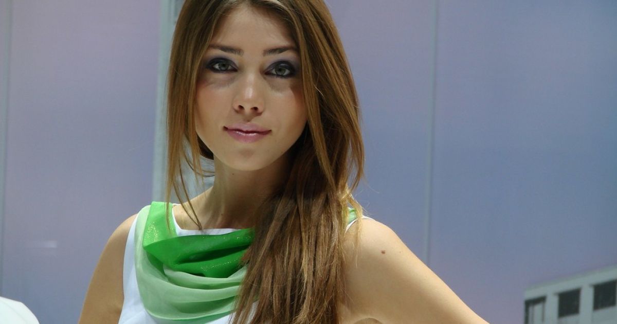 Девушки Geneva Motor Show-2012_17
