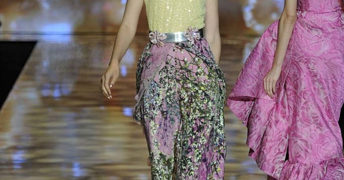 Badgley Mischka прет-а-порте весна-лето 2012 / © EastNews