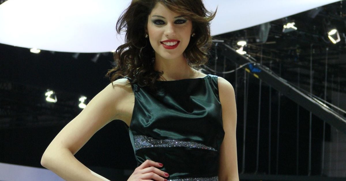 Девушки Geneva Motor Show-2012_12