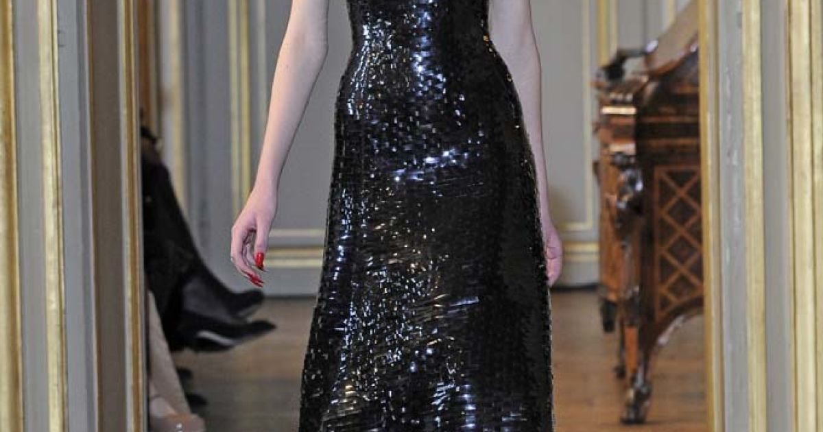 EMANUEL UNGARO прет-а-порте осень-зима 2011-2012 / © EastNews