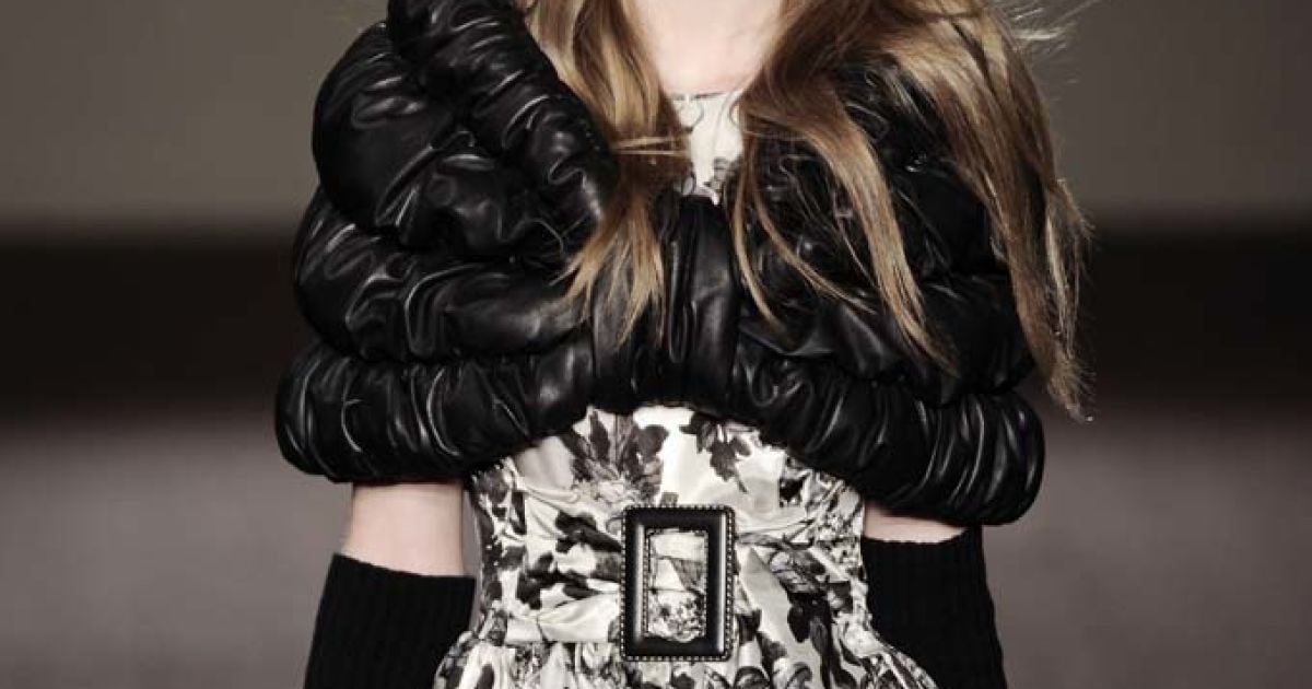 MOSCHINO CHEAP And CHIC прет-а-порте осень-зима 2011-2012 / © EastNews