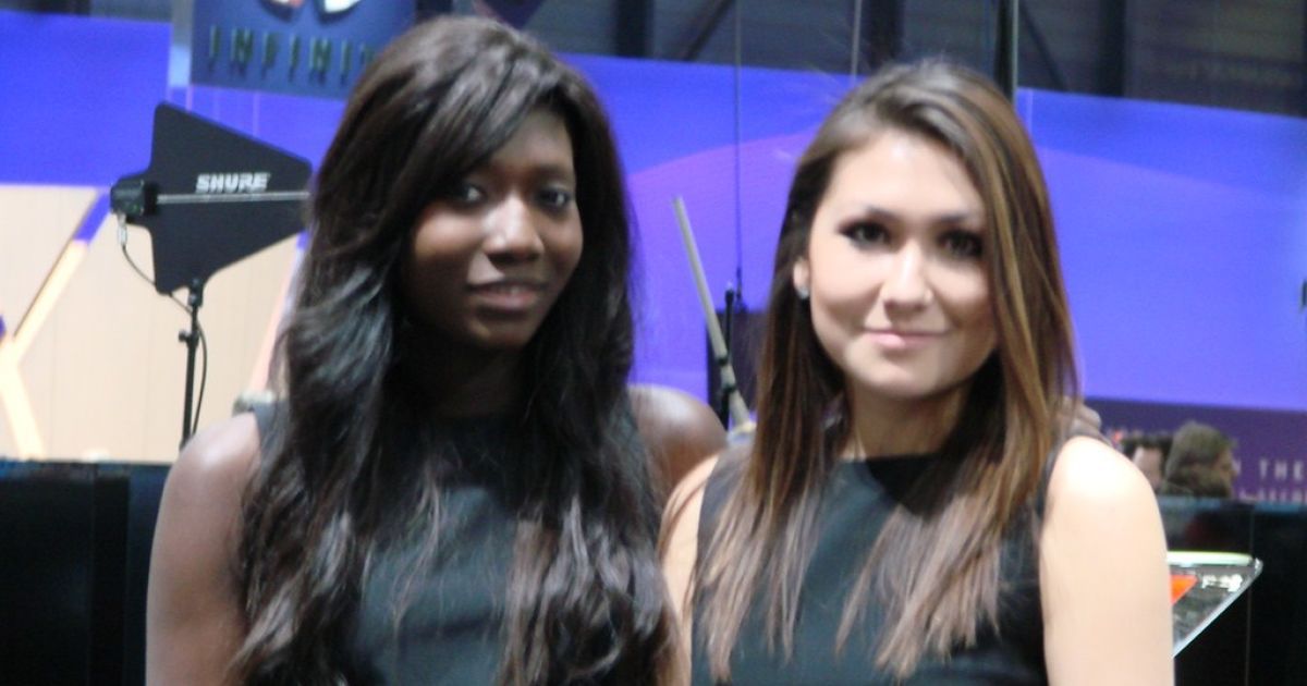 Девушки Geneva Motor Show-2012_14