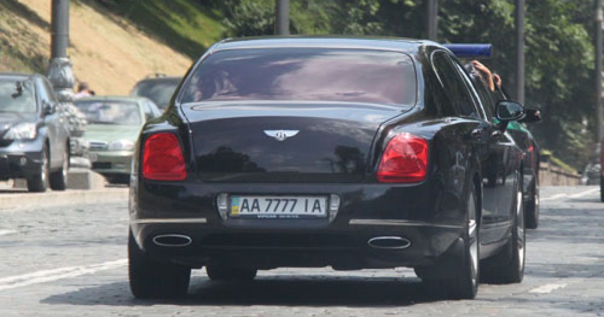 Владелец Bentley оплатил лечение сбитого гаишника