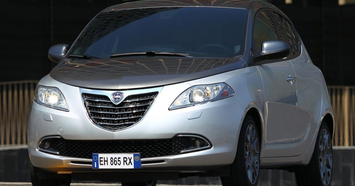 2012 Lancia Ypsilon_8