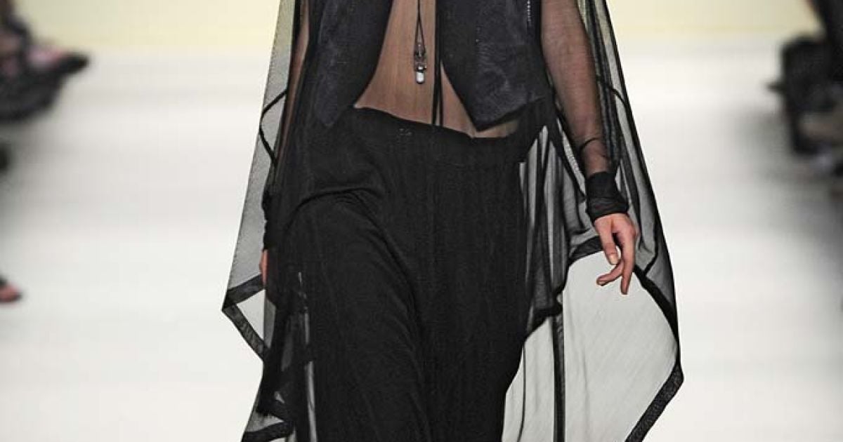 Ann Demeulemeester прет-а-порте весна-лето 2012 / © EastNews