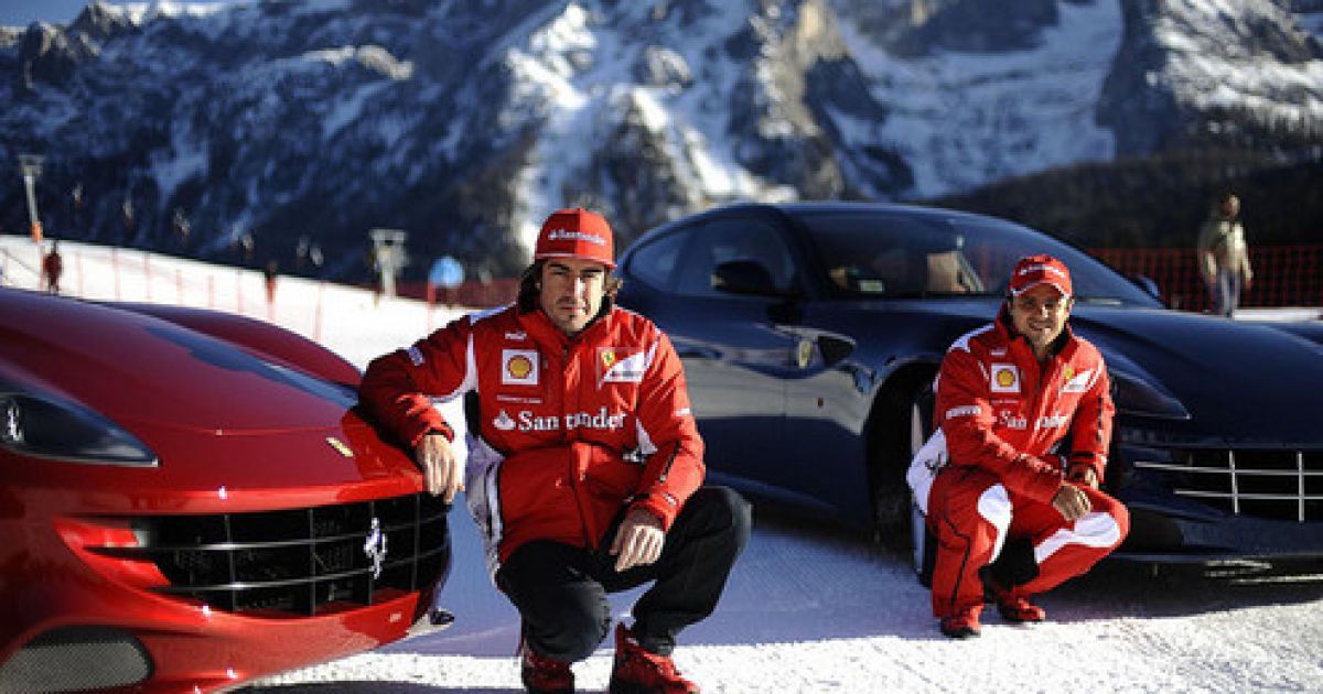 Пилоты Ferrari устроили слалом на полноприводных FF