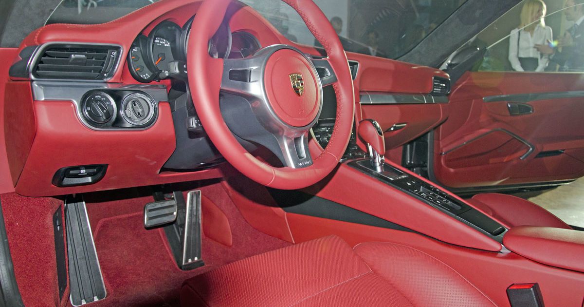 В Украину привезли новый Porsche 911_17