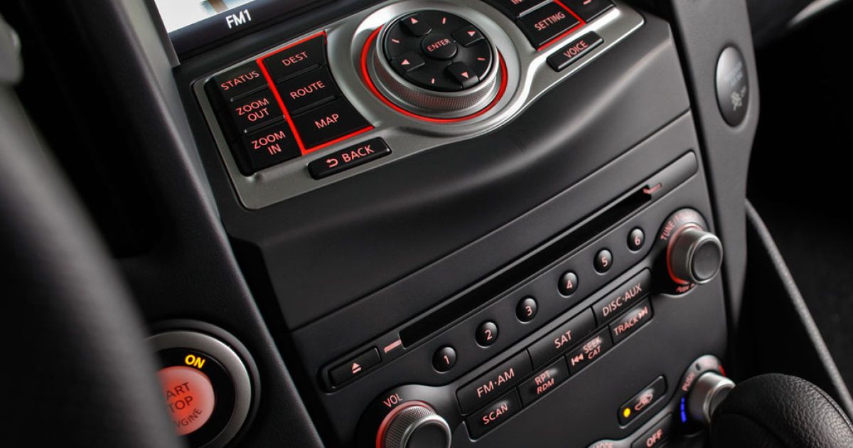 Nissan обновил купе 370Z_11