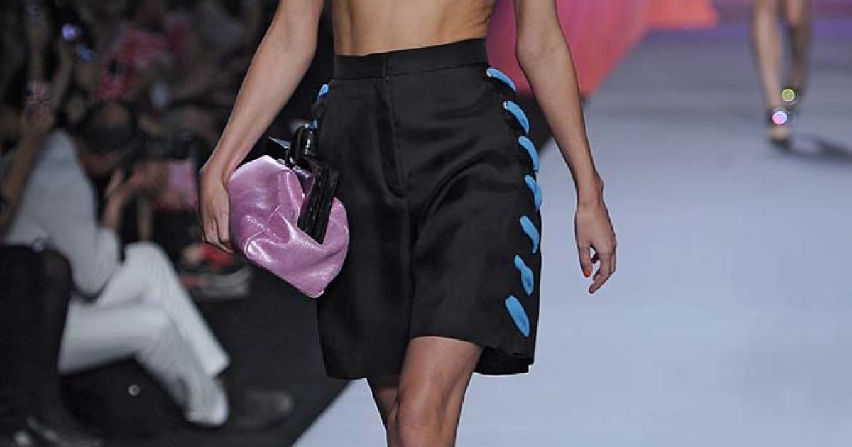 Viktor and Rolf прет-а-порте весна-лето 2012 / © EastNews