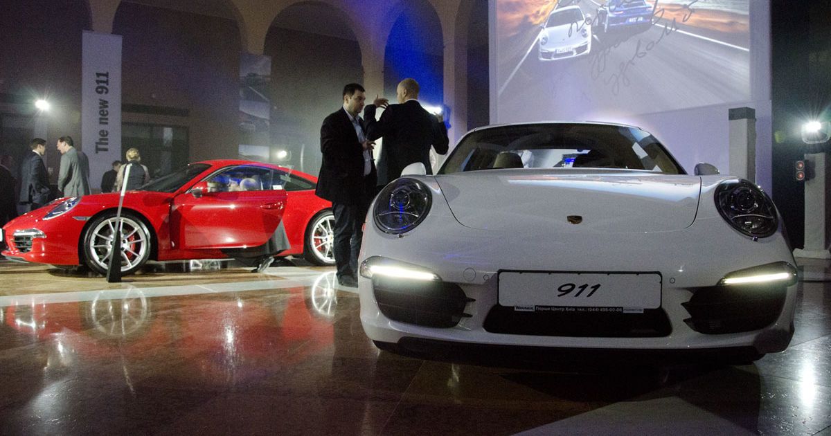 В Украину привезли новый Porsche 911_43