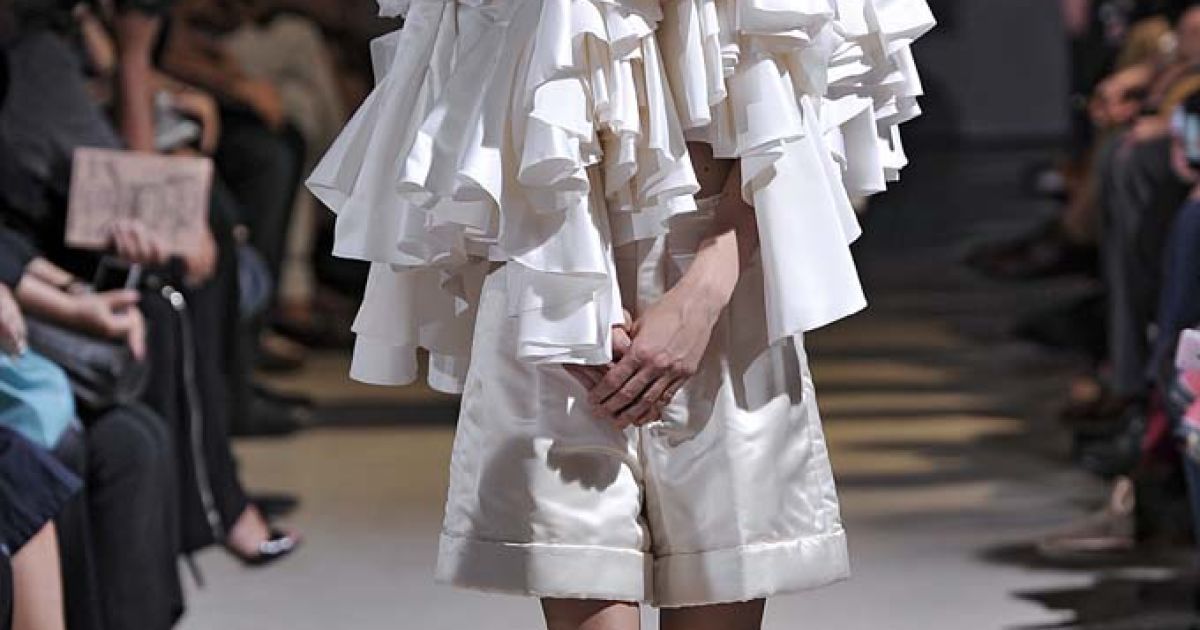 Comme des Garcons прет-а-порте весна-лето 2012 / © EastNews