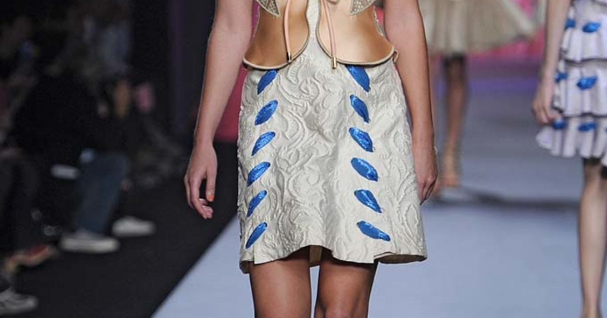 Viktor and Rolf прет-а-порте весна-лето 2012 / © EastNews