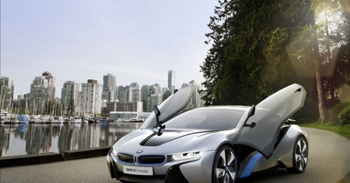 BMW рассказала подробности об электрокарах i3 и i8