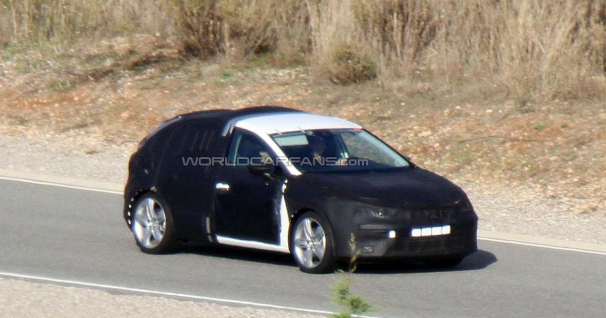 SEAT Leon испытывают на платформе нового "Гольфа"