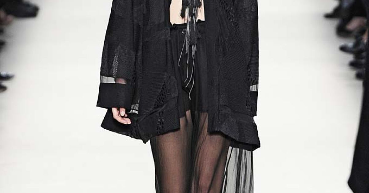 Ann Demeulemeester  прет-а-порте весна-лето 2012 / © EastNews