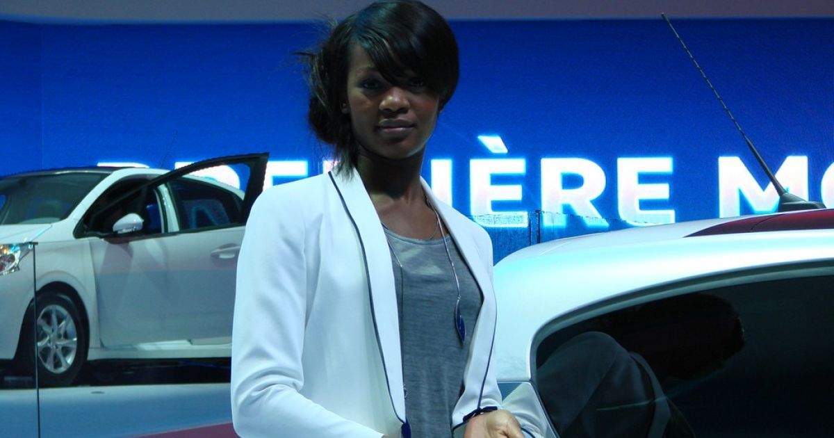 Девушки Geneva Motor Show-2012_7
