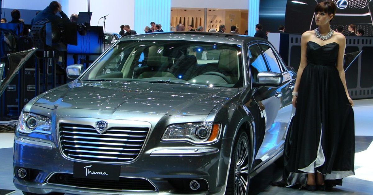 Девушки Geneva Motor Show-2012_8