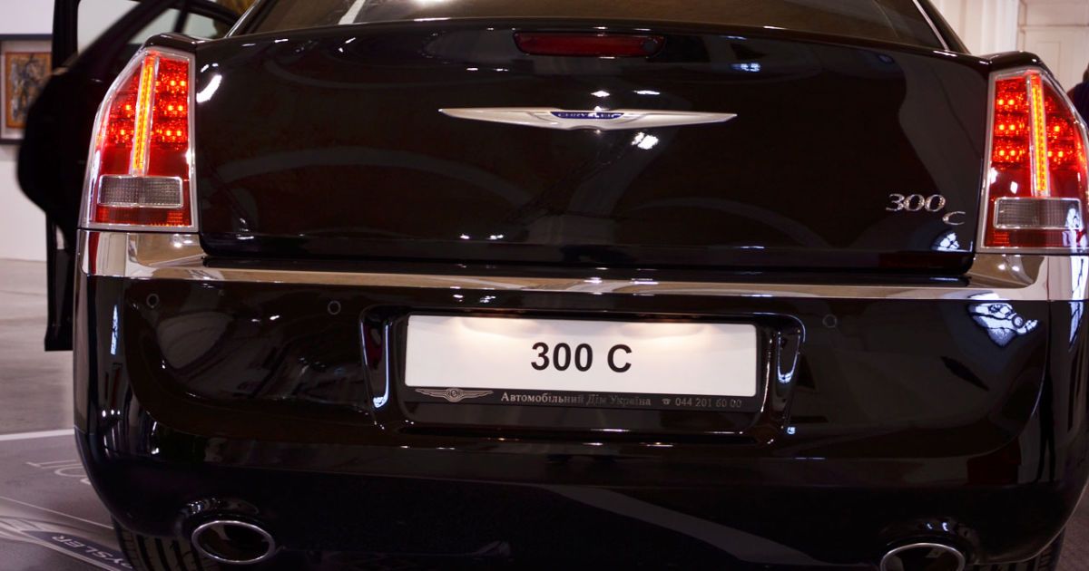 Chrysler 300C привезли в Украину_7