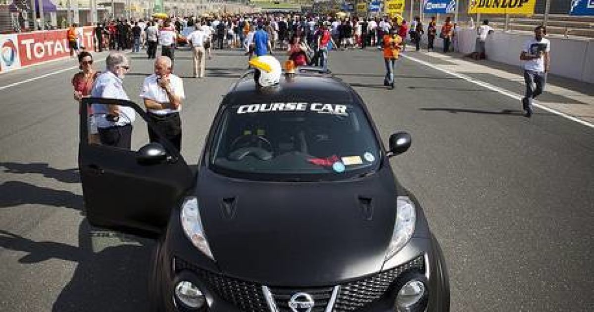 Nissan Juke-R в Дубаи утер нос Lamborghini и SLS AMG_6