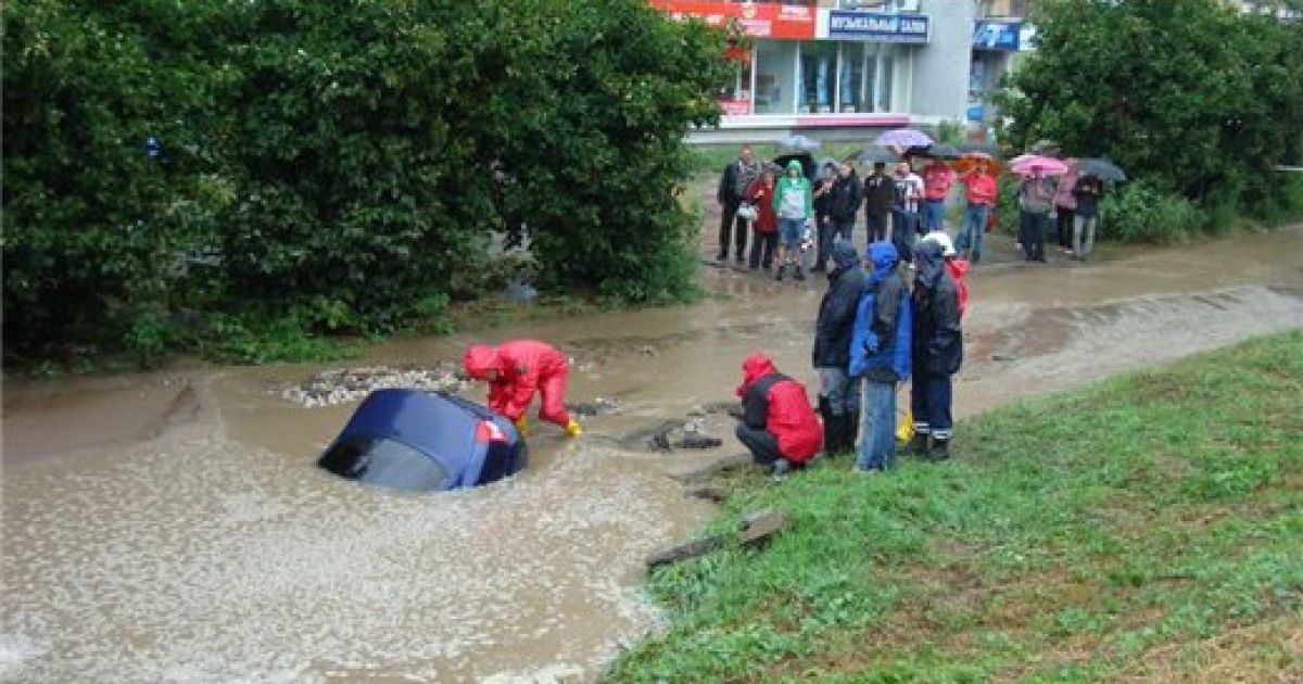 В центре Самары утонул водитель вместе со своим авто
