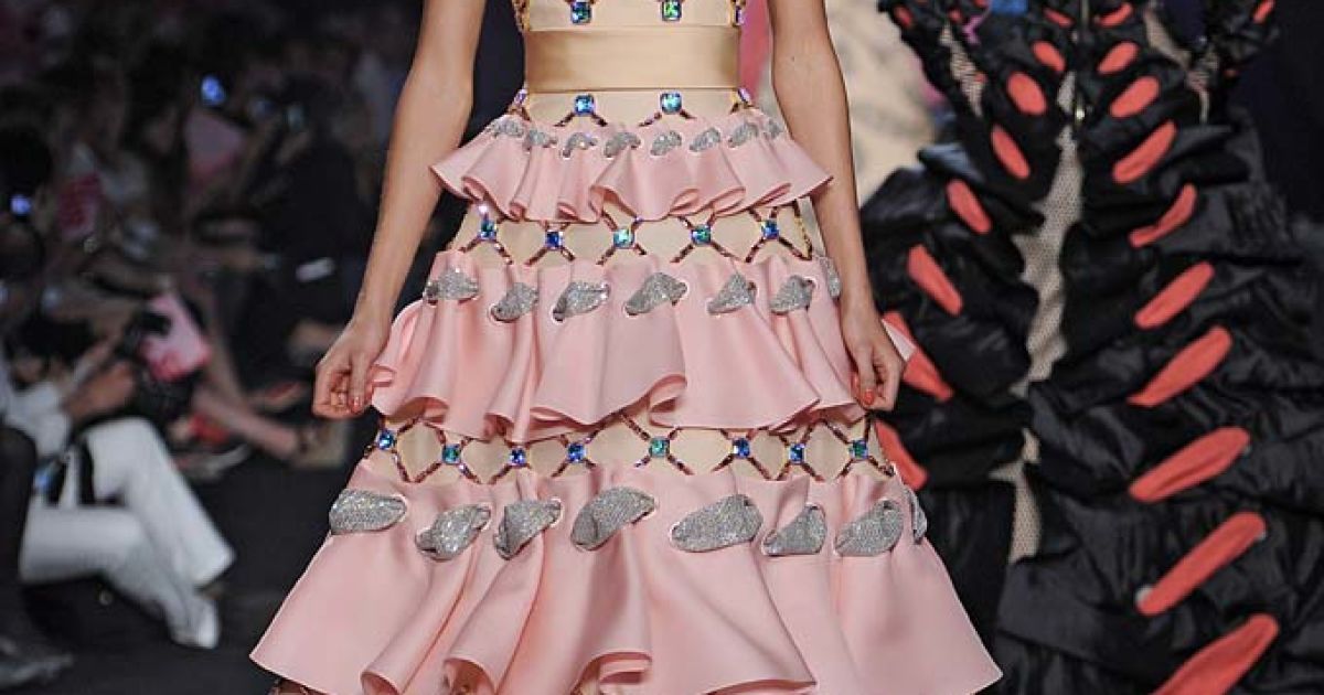 Viktor and Rolf прет-а-порте весна-лето 2012 / © EastNews