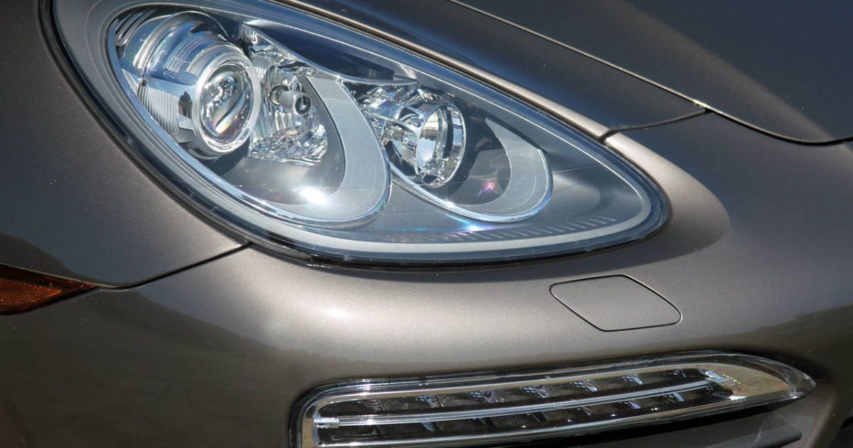 Porsche пообещал вкрутить фары в Cayenne за 45 минут