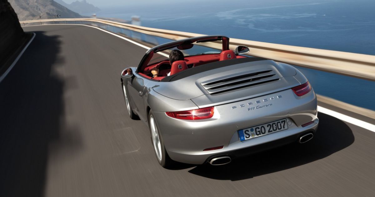 Porsche рассекретил новый 911 Cabriolet