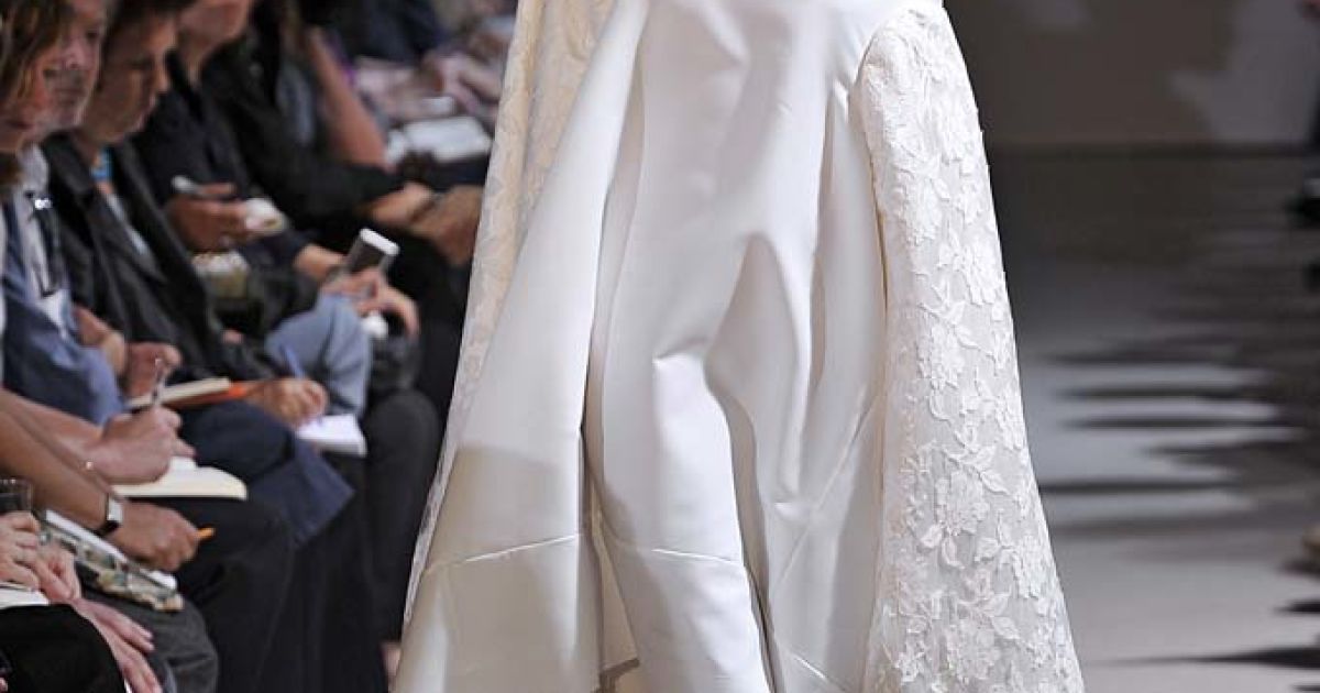 Comme des Garcons прет-а-порте весна-лето 2012 / © EastNews