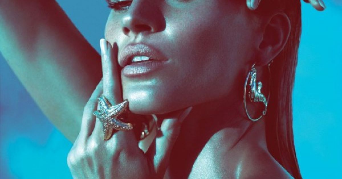 Жизель Бундхен в рекламе для Versace