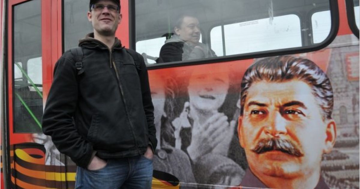 Инициатор запуска первого сталинобуса в Санкт-Петербурге Виктор Логинов, 5 мая 2010 года