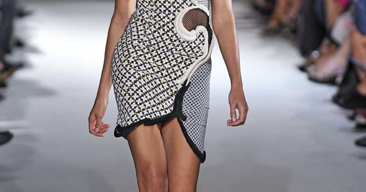 Пестрая коллекция  Stella McCartney сезона  весна-лето 2012