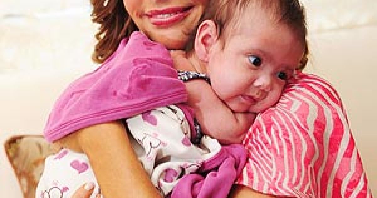 Дениз Ричардс с новорожденной дочерью Элоиз