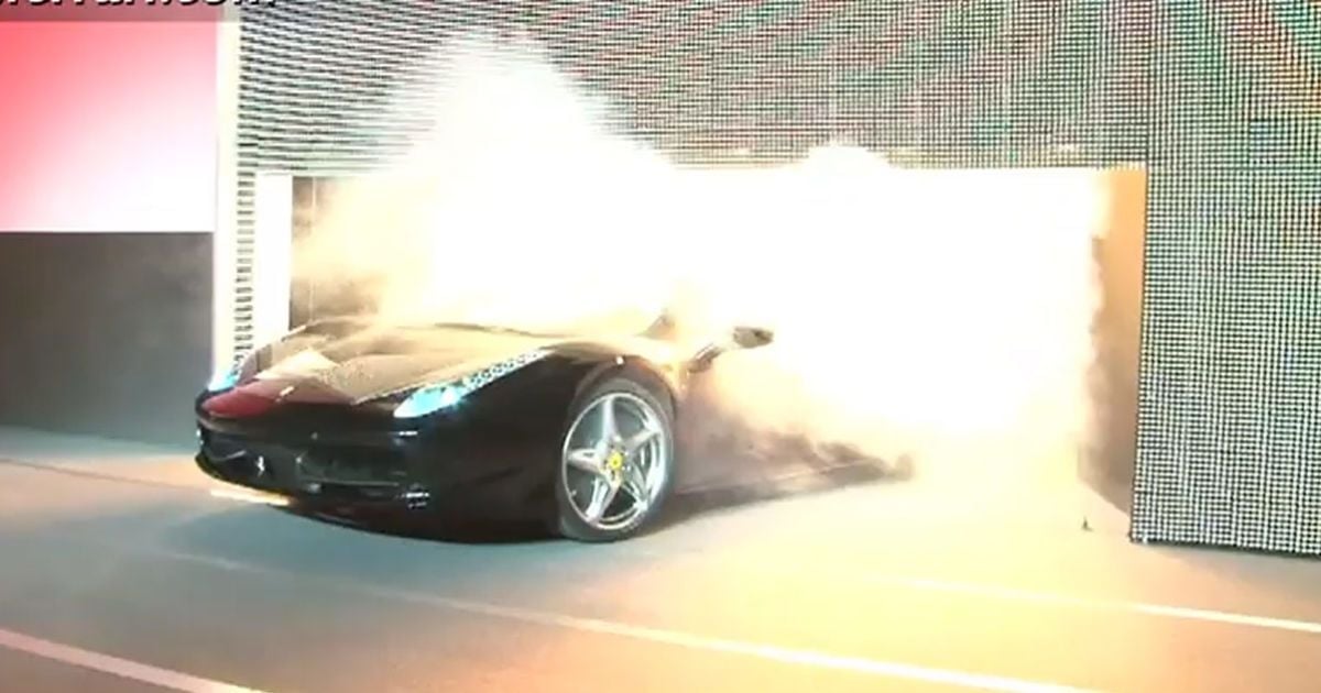 Ferrari провела закрытый показ нового 458 Italia Spider