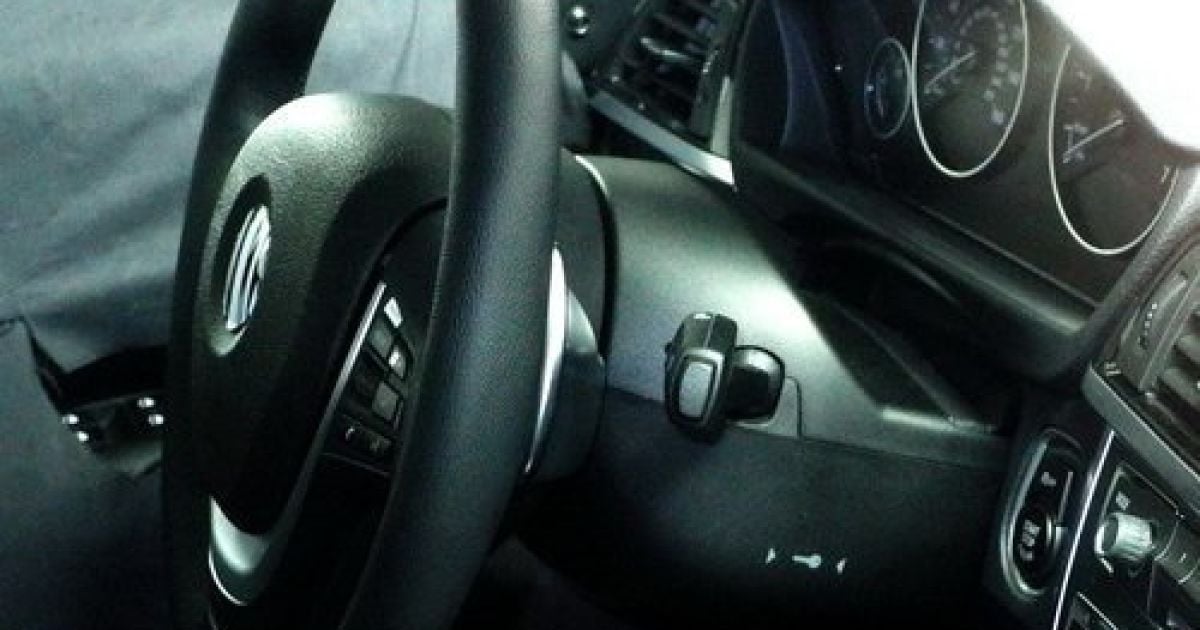 Папарацци зафиксировали интерьер новой "тройки" BMW
