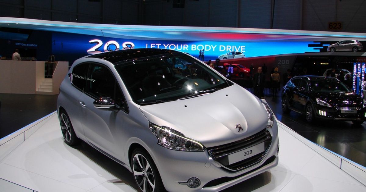 Peugeot 208 Geneva_18