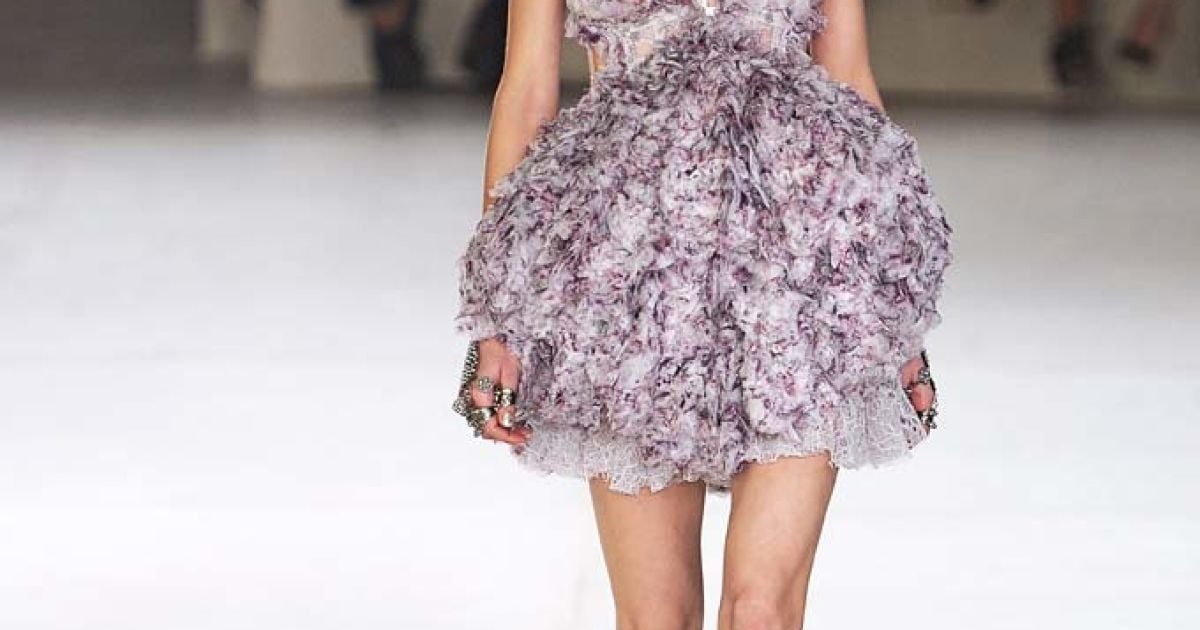 Alexander McQueen прет-а-порте весна-лето 2012 / © EastNews