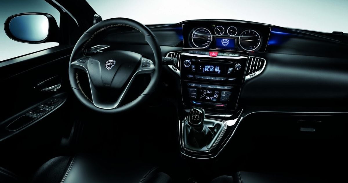 2012 Lancia Ypsilon_11