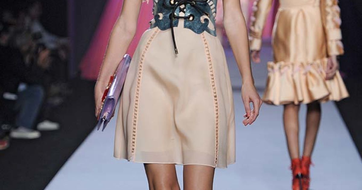 Viktor and Rolf прет-а-порте весна-лето 2012 / © EastNews
